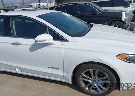 2019 Ford Fusion Hybrid Titanium z USA, uszkodzony, nr VIN 3FA6P0RU7KR239985